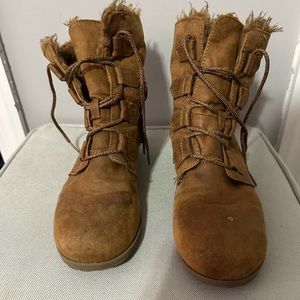 Stevie’s women’s/girls size 5 brown wedge combat fur lined boots